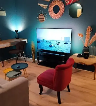 T2 Proche Château, Gare, Uco, Parking Privé Gratuit