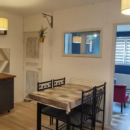 Appartement T2 Proche Chateau, Gare, Uco, Parking Prive Gratuit *