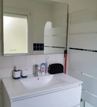 Appartement T2 Proche Château, Gare, Uco, Parking Privé Gratuit *