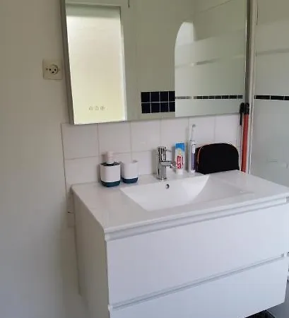 T2 Proche Château, Gare, Uco, Parking Privé Gratuit