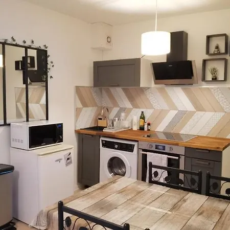 T2 Proche Château, Gare, Uco, Parking Privé Gratuit *