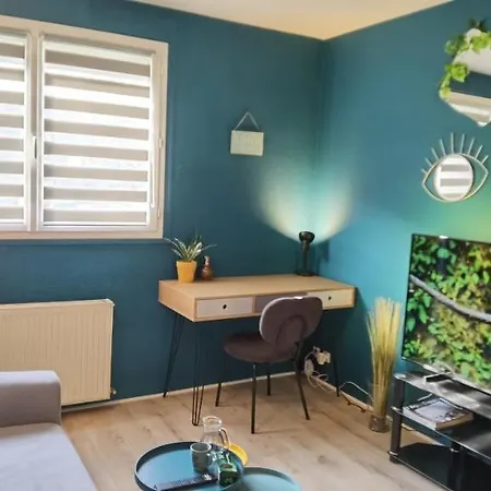 T2 Proche Château, Gare, Uco, Parking Privé Gratuit