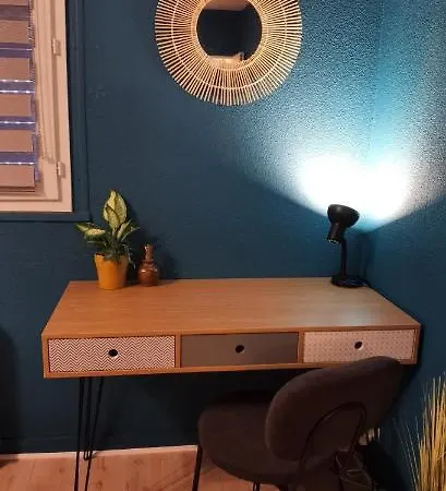 T2 Proche Château, Gare, Uco, Parking Privé Gratuit *