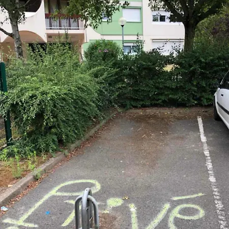 T2 Proche Chateau, Gare, Uco, Parking Prive *