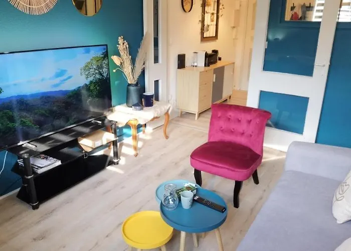 T2 Proche Chateau, Gare, Uco, Parking Prive Gratuit *