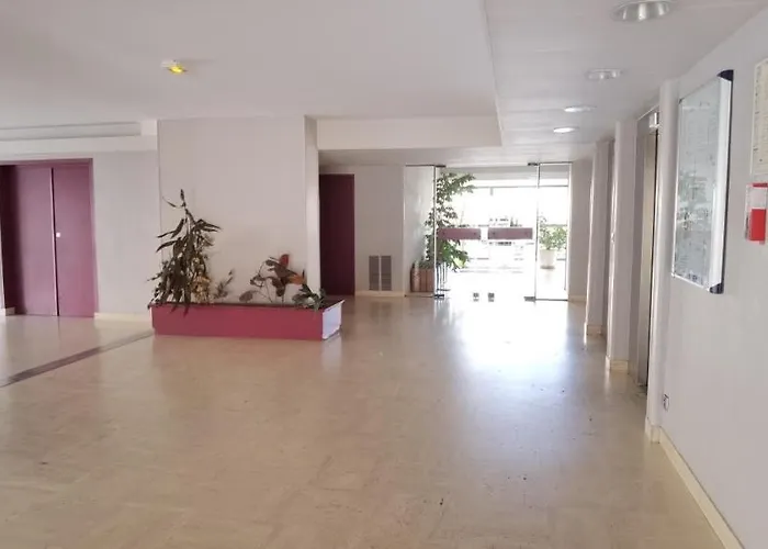 Апартаменты T2 Proche Chateau, Gare, Uco, Parking Prive Gratuit