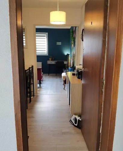 T2 Proche Chateau, Gare, Uco, Parking Prive Gratuit * Анже