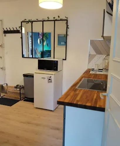 T2 Proche Chateau, Gare, Uco, Parking Prive Gratuit