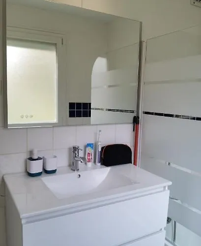 Appartement T2 Proche Chateau, Gare, Uco, Parking Prive Gratuit *