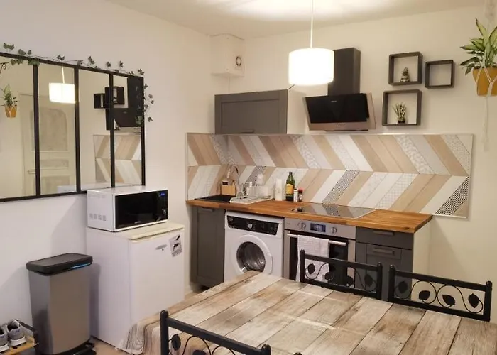 T2 Proche Chateau, Gare, Uco, Parking Prive Gratuit *