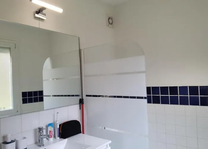 T2 Proche Chateau, Gare, Uco, Parking Prive Gratuit Appartement