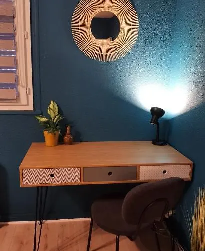 T2 Proche Chateau, Gare, Uco, Parking Prive Gratuit *